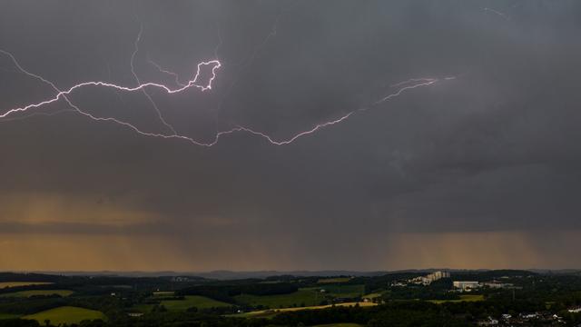 Wetter: Es wird etwas weniger heiß – ab Nachmittag Gewitter möglich