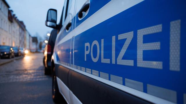 Kriminalität: Großeinsatz: Freier bedroht Escortdame mit Softairwaffe