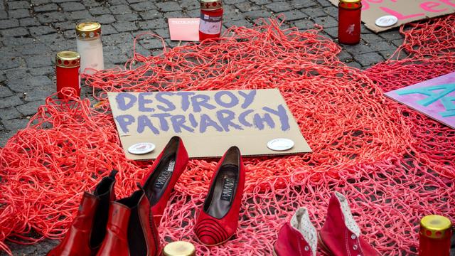 Gewalt gegen Frauen: Kein Platz im Frauenhaus - Initiative gedenkt Gewaltopfer