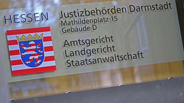 Prozessbeginn: Heimtückischer Mord von hinten? Mann vor Gericht
