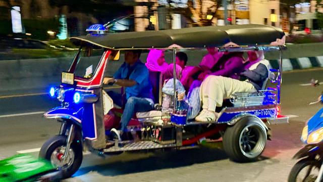 Debatte in Thailand: Knatternde Legende: Bangkoks Tuk-Tuks vor dem Aus?