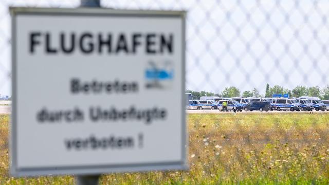 Drohnen-Vorfall: Kreise: Flughafenmitarbeiter trat Drohne mit Fuß zu Boden
