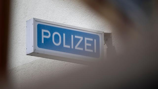 Zeugin entdeckt leblose Person: Mann tot aus Kanal geborgen