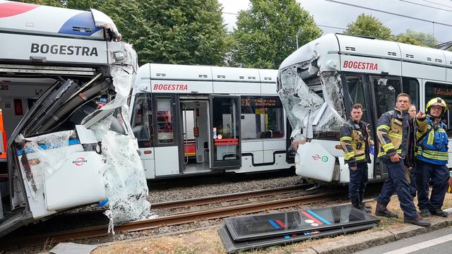 Zusammenstoß: Schwerer Straßenbahnunfall in Gelsenkirchen – 30 Verletzte