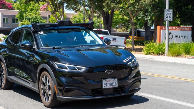 Autonomes Fahren: Solche zu selbstfahrenden Autos umgebauten Mustang-Elektroautos von Ford sollen Fahrgäste in London befördern.