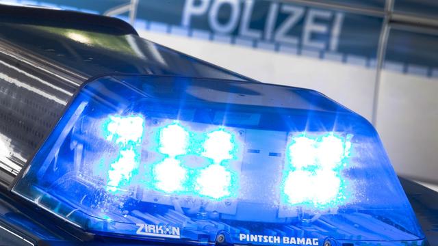 Täter unbekannt: Von Betriebsgelände geholt: Spritztour mit zwei Linienbussen