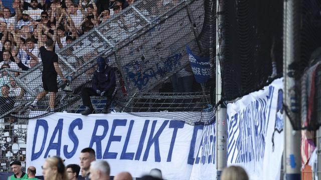 2. Fußball-Bundesliga: Banner vor Fluchttor sorgt für Spielunterbrechung in Bochum