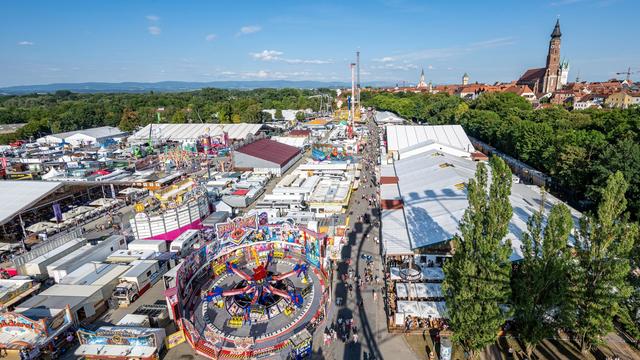 Bavaria's Gäubodenfest Kicks Off with Parade Amidst Enhanced Security
