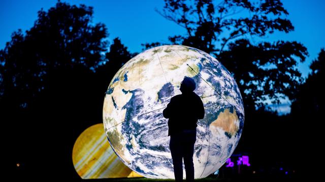 Lichtkunst im Ammerland: «Lichtzauber» in der Abenddämmerung im Park der Gärten