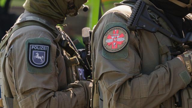 SEK-Einsatz in Hannover.: Schüsse Richtung Feld - SEK nimmt Mann in Gewahrsam