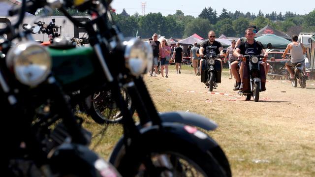 German Minister Proposes 60 km/h Speed Limit for Mopeds, Citing East German Models