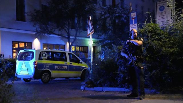Schüsse: 22-Jähriger durch Schüsse verletzt - Fahndung nach Täter