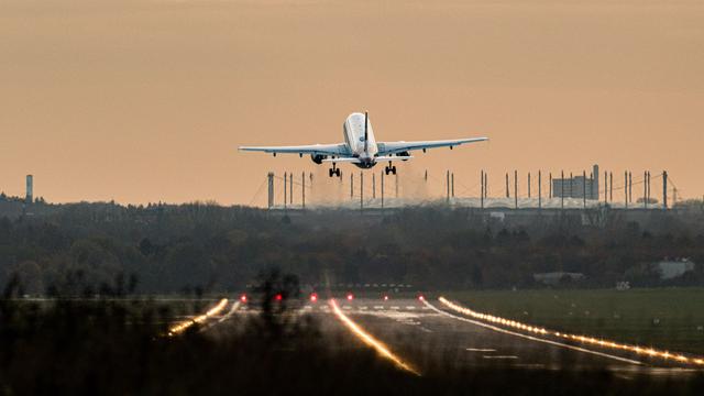 Wohl nur Heißluftballon: Flugbetrieb in Hamburg nach Drohnenalarm kurz unterbrochen
