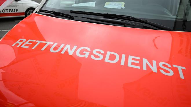 Bei Seligenstadt: Die beiden Menschen waren im Auto eingeschlossen. (Symbolbild)