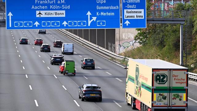 Wegen Niedrigwassers: Fahrverbot ausgesetzt - erste Laster rollen am Sonntag