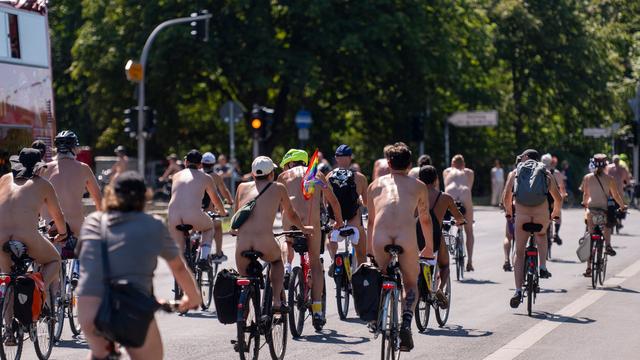 Demonstration: Nackt auf dem Rad durch die Hauptstadt