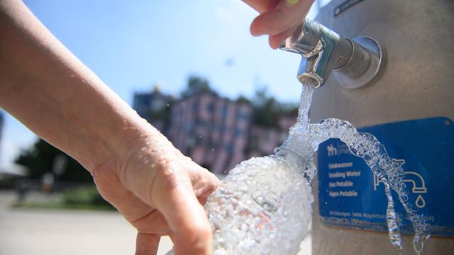 Hitzeschutz: Öffentliche Trinkwasserspender im Stadtbild immer präsenter
