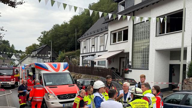 Hintergründe unklar: Schwarzpulver-Explosion in Wohnhaus: Fünf Verletzte