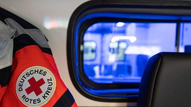 Westerwald: «Spektakulärer Unfall»: Auto fährt durch mehrere Vorgärten
