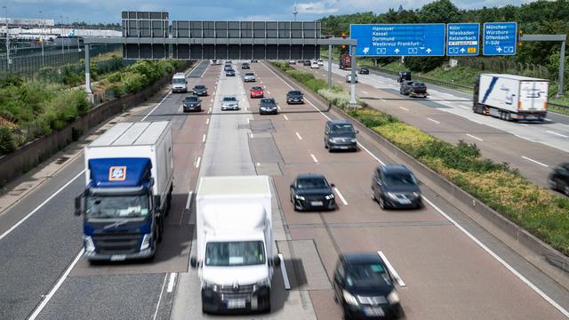 Reaktion auf Niedrigwasser: Baden-Württemberg will Lkw-Sonntagsfahrverbot aussetzen