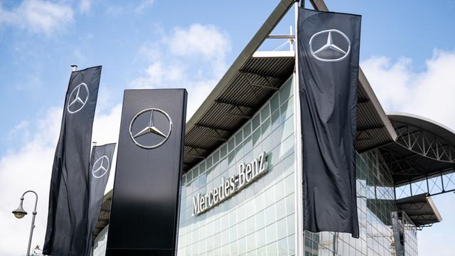 Autobauer: EU-Kommission: Mercedes-Benz darf Autohäuser verkaufen
