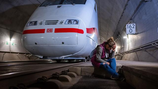 Katastrophenschutzübung: Alarmierung per Fax - Großübung in ICE-Tunnel mit Problemen