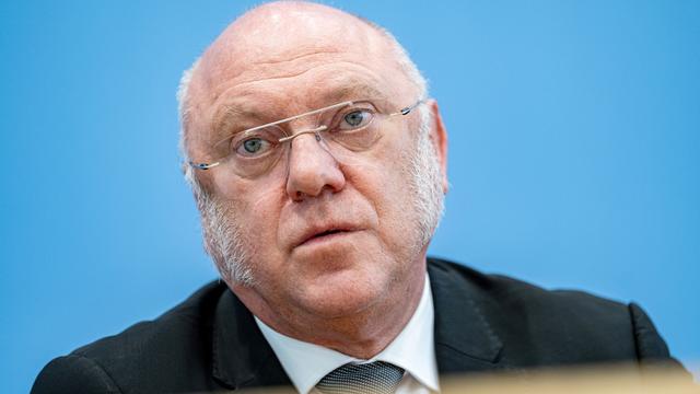 Sozialleistungen: Linke: Kürzungspläne träfen acht Millionen Menschen
