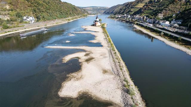 Schifffahrt eingeschränkt: Niedrigwasser: Fähre Kaub stellt Betrieb vorübergehend ein