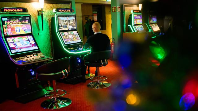 Spielhallen und Co.: Studie zum Glücksspiel: Mehr Automaten in Gaststätten
