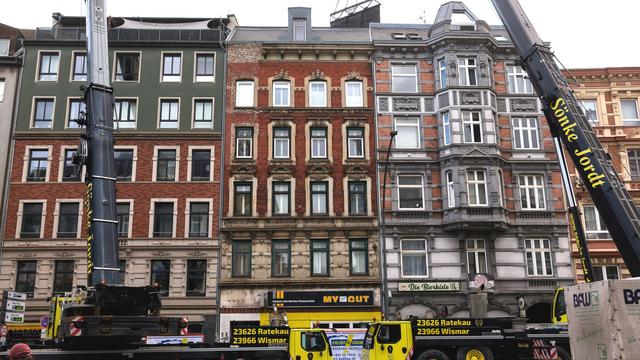 Altbau in Hamburg: Abrissarbeiten an einsturzgefährdetem Wohnhaus begonnen