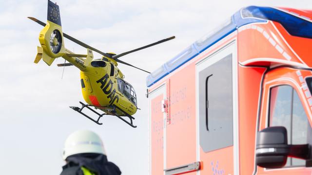 Arbeitsunfall: Anhänger überrollt Mensch - schwer verletzt