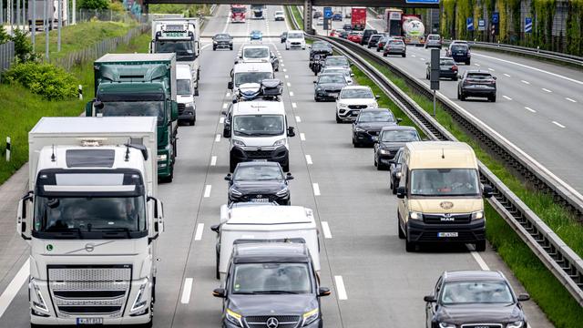 Niedrigwasser: Auch Hamburg setzt Lkw-Fahrverbot wegen Niedrigwasser aus