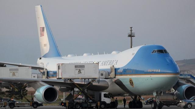 Sicherheit des US-Präsidenten: Bericht: Trump heimlich im Catering-Wagen aus Jet geschleust