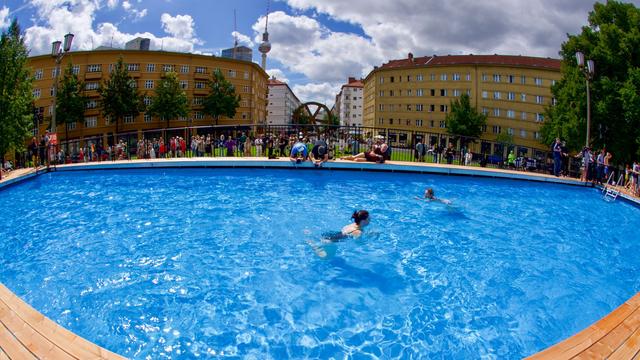 «Volksbad»: Duschen kaputt – Freibad vor Volksbühne bleibt zwei Tage zu
