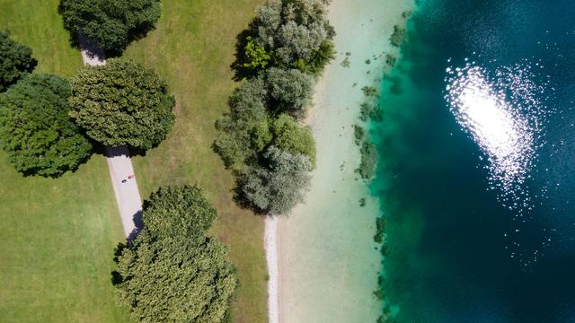 Trockenheit: Fische in Not - Feuerwehr befüllt Karpfenweiher