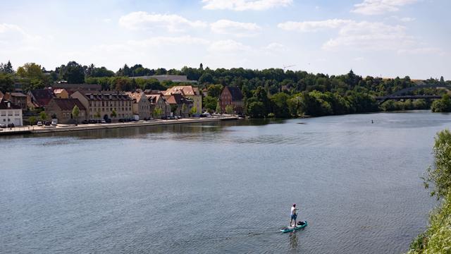 Wasserwirtschaft: Main stark erhitzt: Warnstufe ausgerufen