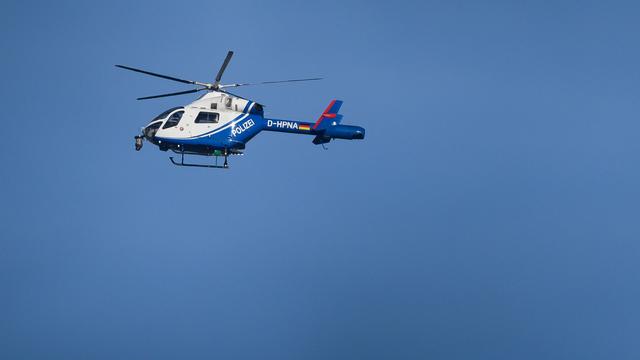 Einsatz mit Hubschrauber: Raubüberfall auf Supermarkt - Polizei sucht flüchtigen Täter