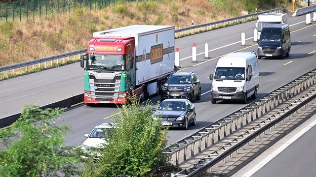 Niedrigwasser: Schleswig-Holstein setzt Sonntagsfahrverbot für Lkw aus