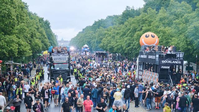 Musik-Demo: Techno-Parade im Zeichen des CSD-Anschlags