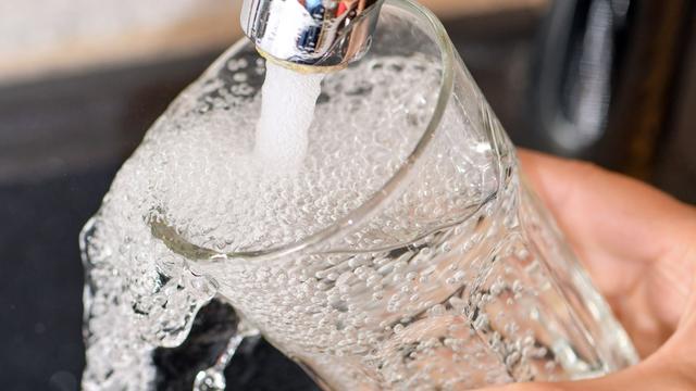 Hitzewelle: Trockenheit: Versorger mahnt bewussten Wasserverbrauch an
