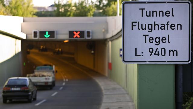 Zu hohes Fahrzeug: Tunnel Flughafen Tegel gesperrt