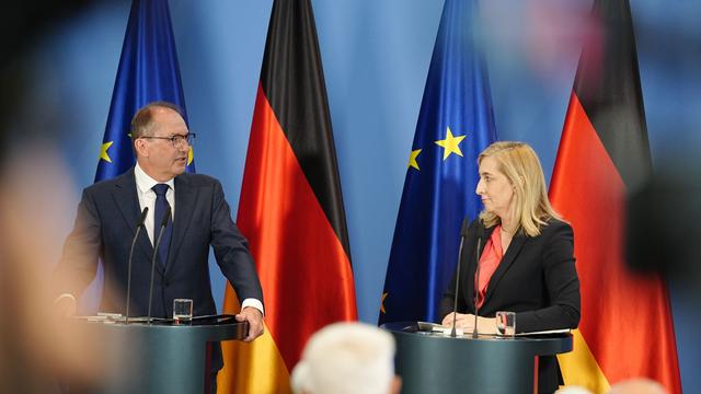 Kabinett: Bundesregierung gibt Nachrichtendiensten Lizenz zum Stören