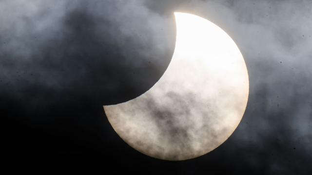 Sonnenfinsternis: Die Sonne verschwinden sehen: Hunderte auf Feldberg