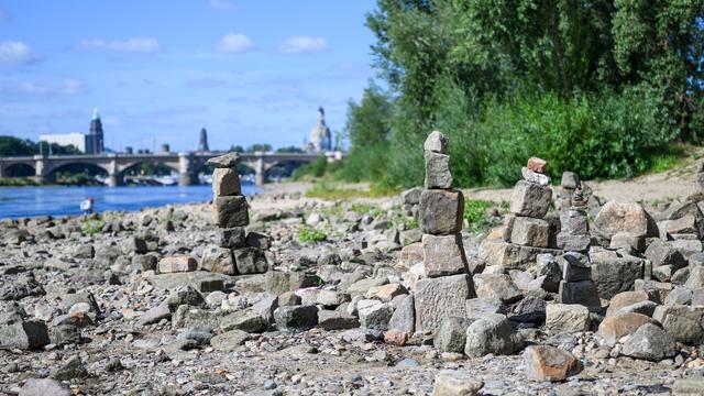 Niedrigwasser: Elbe in Dresden soll 50 Zentimeter nicht unterschreiten