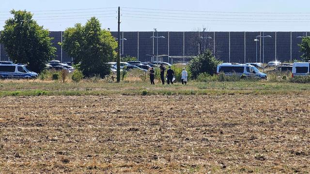 Innere Sicherheit: Polizei durchsucht verlassenes Dorf am Flughafen Leipzig