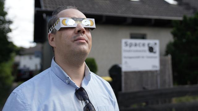 Blick in die Sonne: Spezialbrillen sind vor der Sonnenfinsternis heiß begehrt