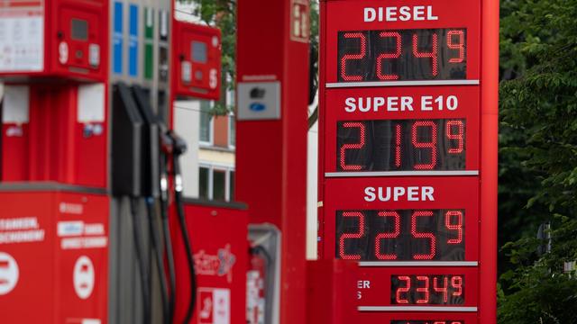 Mobilitätskosten: Spritpreise ziehen kräftig an