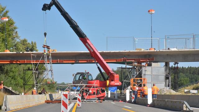 Steel beam falls on A81 highway during construction; one injured, highway closed