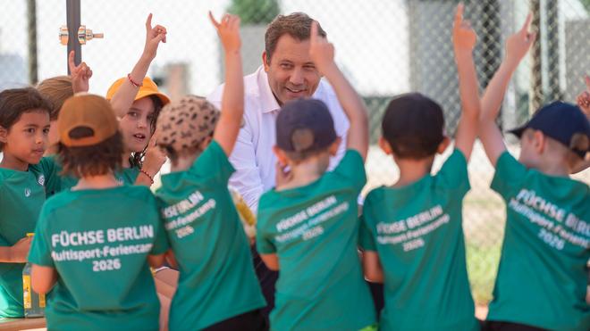 Altersvorsorge: Klingbeil sprach mit Kindern in einem Berliner Sportcamp über seine Pläne.