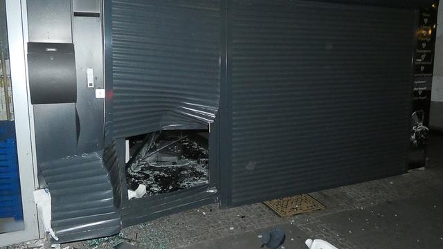 In der Nacht zum Donnerstag: Auto rammt Rollläden – Einbruch bei Juwelier in Hagen